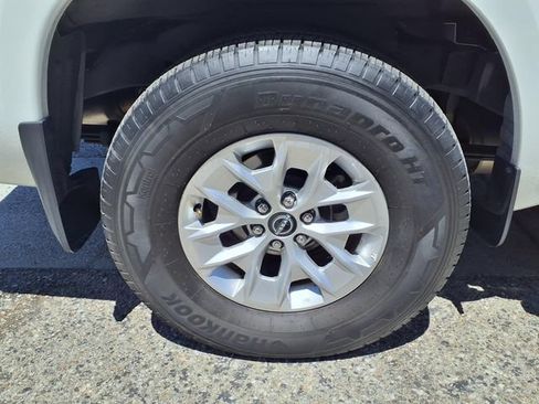 Used 2024 Nissan Frontier SV RWD image 22