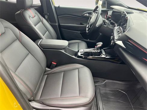 Used 2024 Chevrolet Trax RS w/ Driver Confidence Package image 15