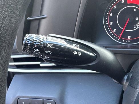 Certified 2021 Hyundai Elantra SE image 22