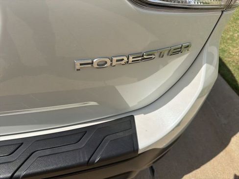 Used 2023 Subaru Forester Premium image 6