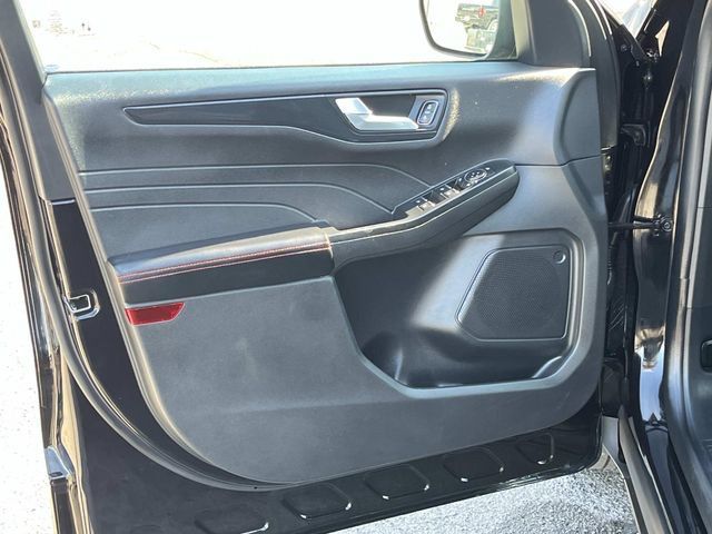 Used 2025 Ford Escape ST-Line FWD image 27