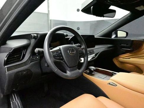 Used 2025 Lexus LS 500 w/ Accessory Package (Z1) RWD image 4