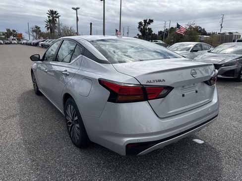 Used 2024 Nissan Altima 2.5 SV image 6