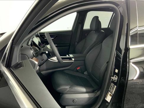 Used 2025 Mercedes-Benz GLC 300 4MATIC image 14