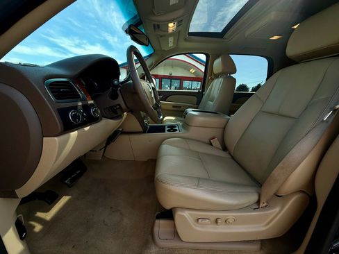 Used 2007 GMC Yukon SLT w/ SLT Preferred Equipment Group AWD/4WD image 9