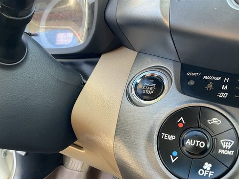 Used 2011 Toyota RAV4 Limited w/ Limited Extra Value Pkg AWD/4WD image 28