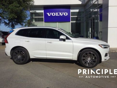 Used 2019 Volvo XC60 T5 Momentum w/ Premium Package image 3