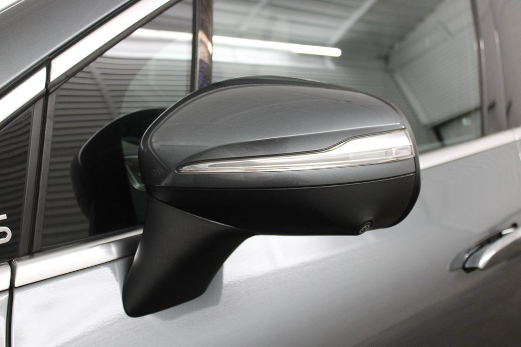 Used 2023 Mercedes-Benz EQS 580 4MATIC SUV w/ Exclusive Trim Package image 7