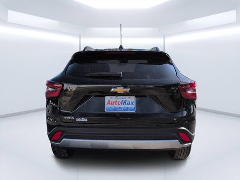 Used 2026 Chevrolet Trax LT FWD image 4