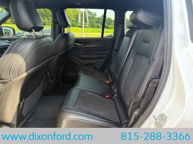Used 2024 Jeep Grand Cherokee Altitude AWD/4WD image 23