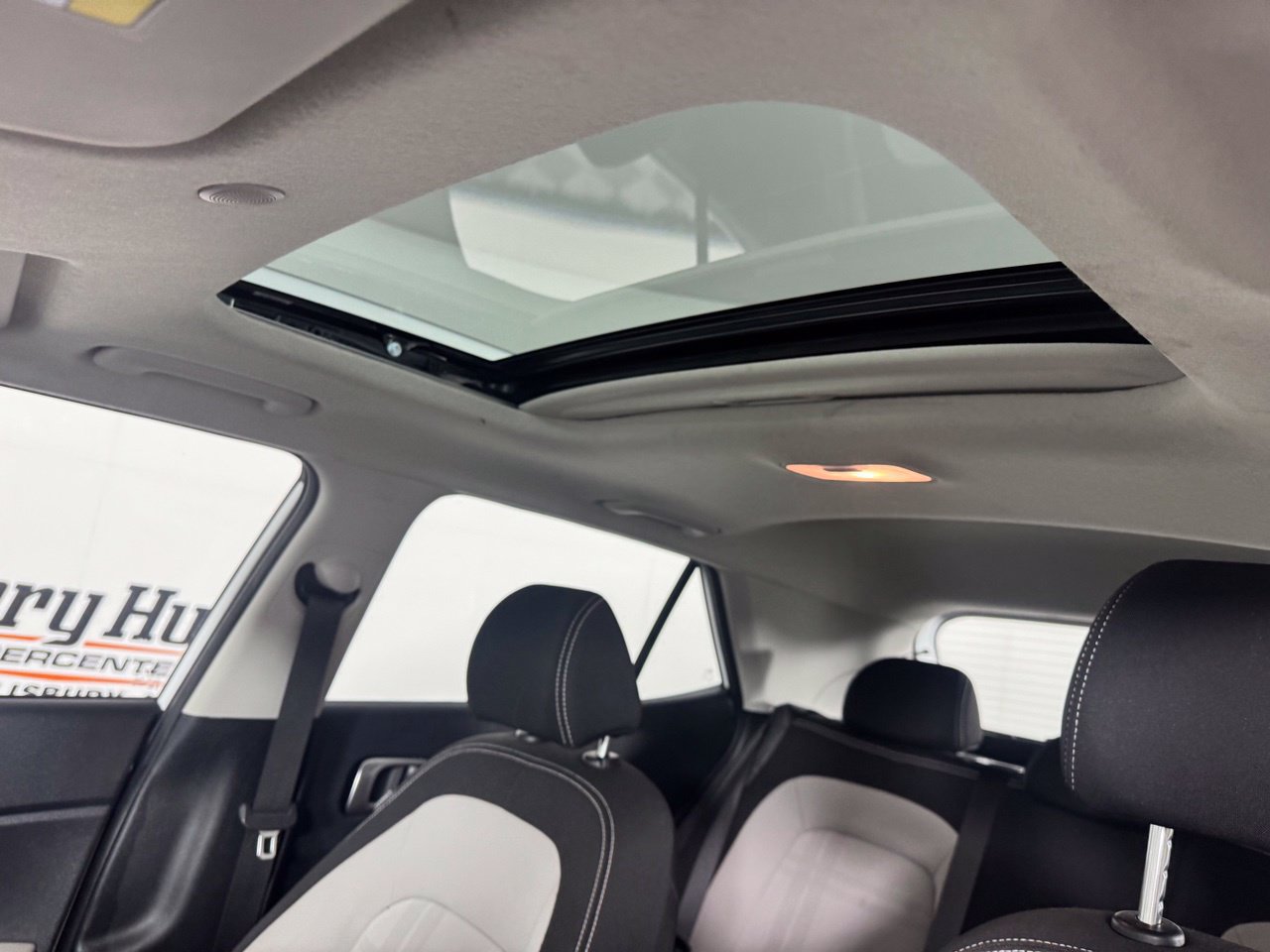 Used 2025 Hyundai Venue SEL FWD image 15