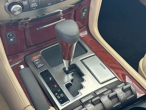 Used 2011 Lexus LX 570 4WD image 27