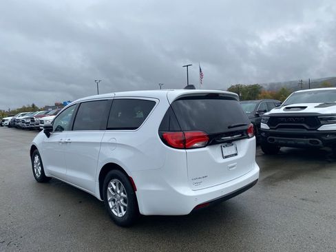 New 2026 Chrysler Voyager LX image 4