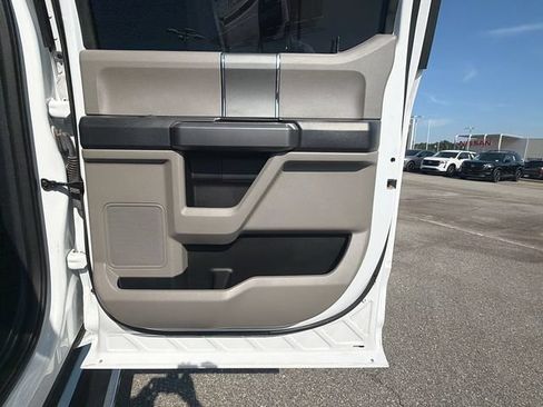 Used 2022 Ford F250 XLT w/ XLT Premium Package AWD/4WD image 16