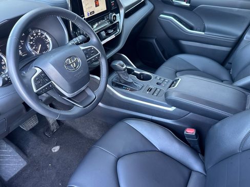 Used 2026 Toyota Highlander XLE AWD/4WD image 4