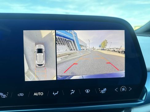 Used 2025 Chevrolet Equinox EV LT w/ Convenience Package image 20