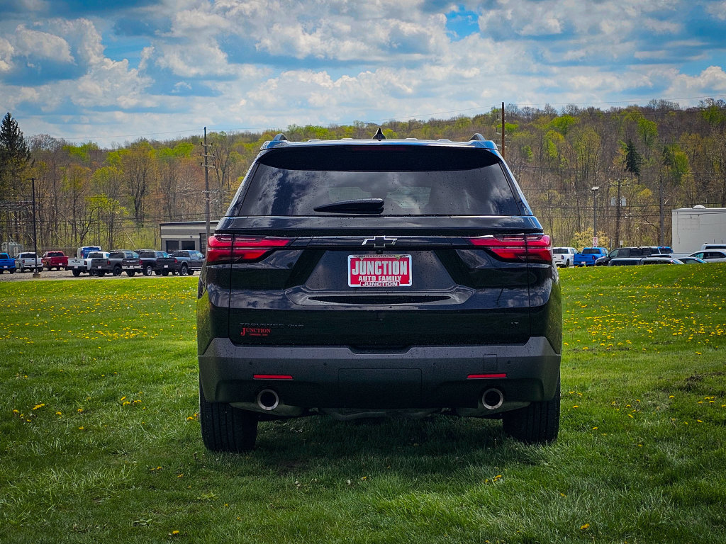 Used 2022 Chevrolet Traverse LT w/ Midnight/Sport Edition AWD/4WD image 4