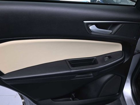 Used 2023 Ford Edge SE image 16