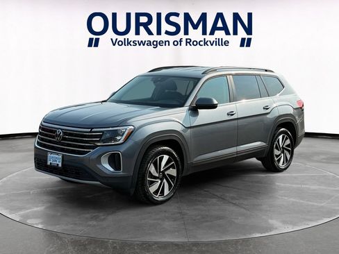 Used 2024 Volkswagen Atlas SE FWD image 2