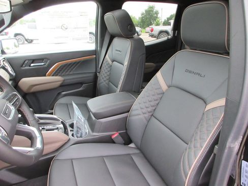 New 2026 GMC Canyon Denali AWD/4WD image 12