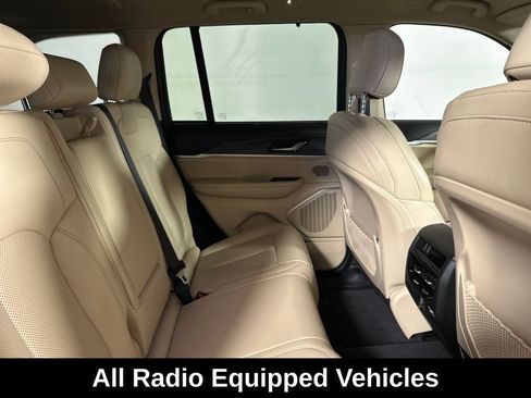Used 2022 Jeep Grand Cherokee Limited w/ Luxury Tech Group II AWD/4WD image 32