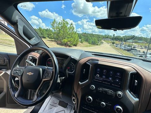 Used 2022 Chevrolet Silverado 3500 High Country AWD/4WD image 31