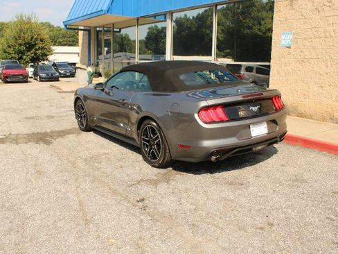 Used 2022 Ford Mustang Premium RWD image 4