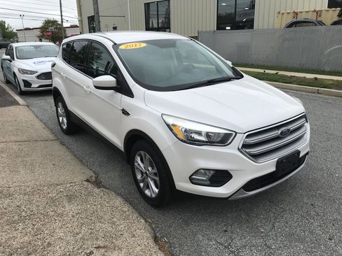 Used 2017 Ford Escape SE w/ SE Cold Weather Package AWD/4WD image 4