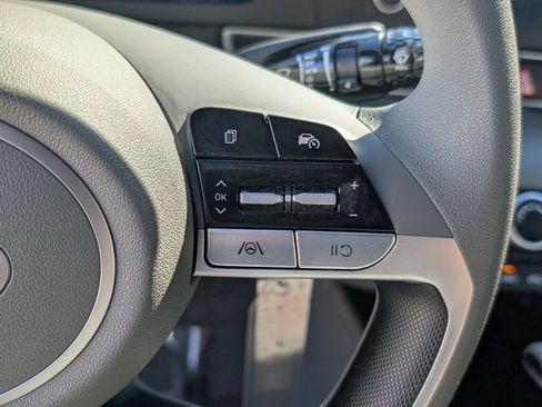 Used 2025 Hyundai Elantra SE image 27