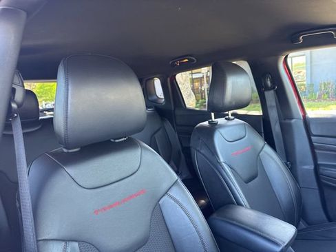 Used 2025 Jeep Compass Trailhawk AWD/4WD image 12