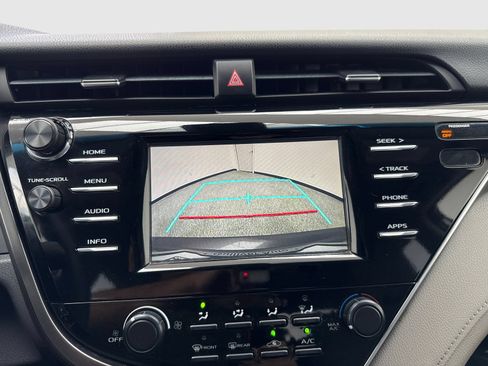 Used 2018 Toyota Camry LE FWD image 27
