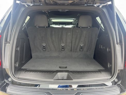 Used 2022 GMC Yukon SLT w/ SLT Premium Package AWD/4WD image 5