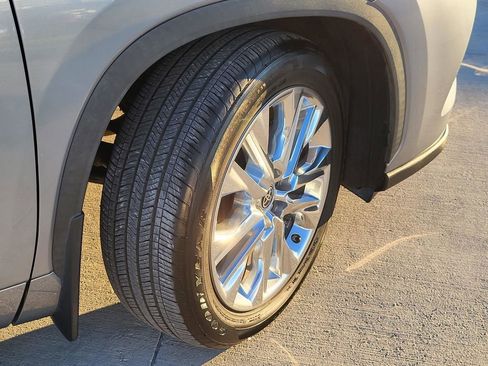 Used 2021 Toyota Highlander Limited image 6