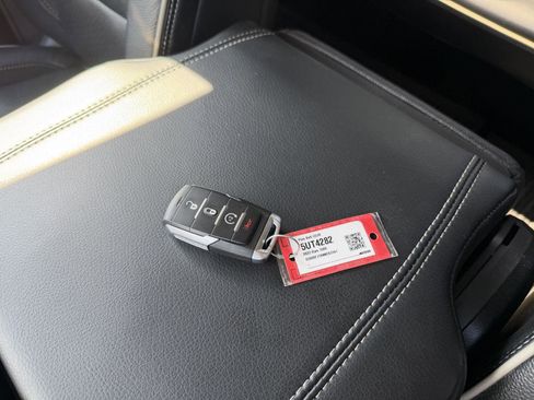 Used 2022 RAM 1500 Laramie AWD/4WD image 13