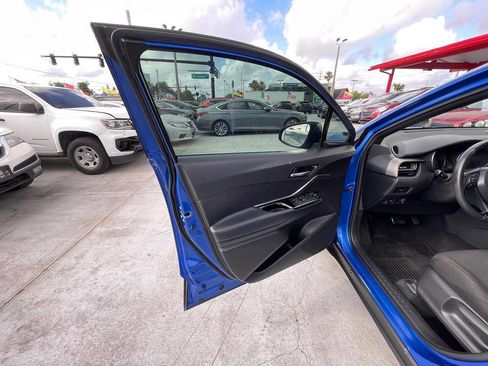 Used 2019 Toyota C-HR XLE FWD image 8