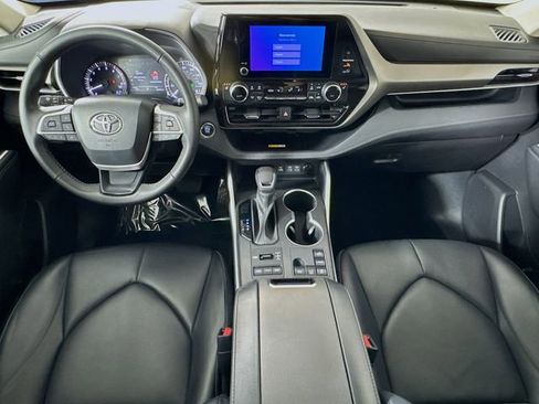 Used 2023 Toyota Highlander XLE AWD/4WD image 24