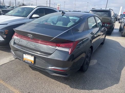 Used 2021 Hyundai Elantra SEL w/ Cargo Package image 6
