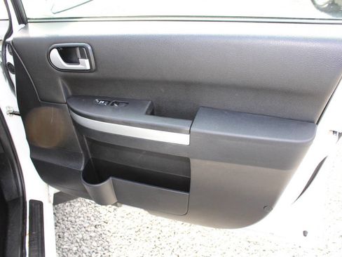 Used 2011 Mitsubishi Endeavor SE image 22