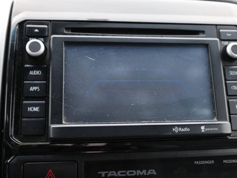 Used 2015 Toyota Tacoma 4x4 Access Cab V6 w/ TRD Sport Package image 19