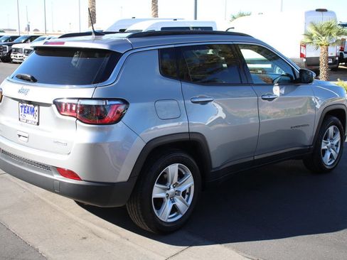 Used 2022 Jeep Compass Latitude FWD image 8