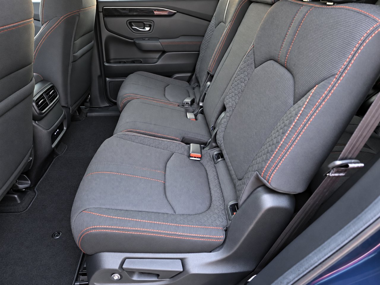 Used 2025 Honda Pilot Sport image 22