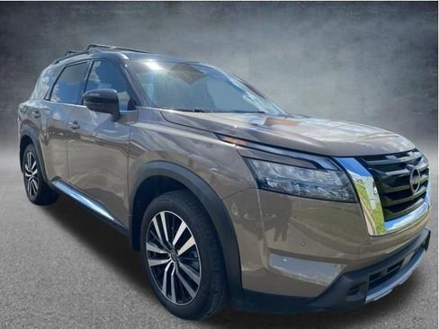 Used 2025 Nissan Pathfinder Platinum FWD image 7