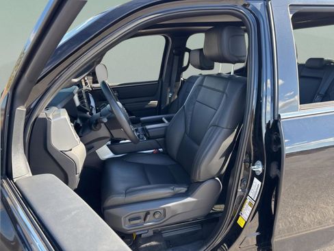 Used 2025 Toyota Tundra Limited image 29