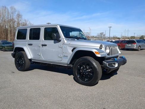 New 2024 Jeep Wrangler Unlimited Sahara w/ Technology Group AWD/4WD image 2
