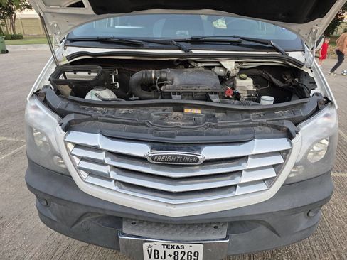 Used 2014 Freightliner Sprinter 2500 image 25