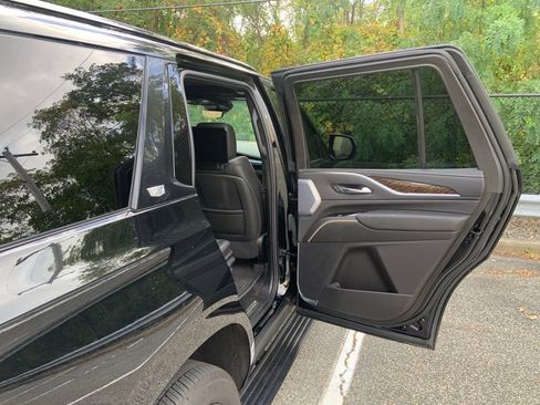 Used 2024 Cadillac Escalade Sport Platinum w/ LPO, ONYX Package image 19