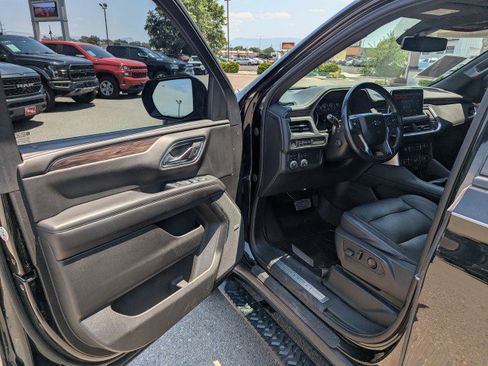 Used 2021 Chevrolet Suburban Z71 w/ Luxury Package AWD/4WD image 8