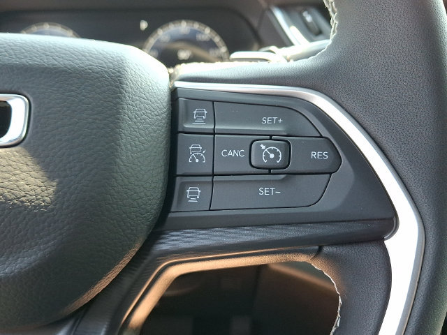 New 2026 Jeep Grand Cherokee Laredo w/ MOPAR Finishing Package AWD/4WD image 17