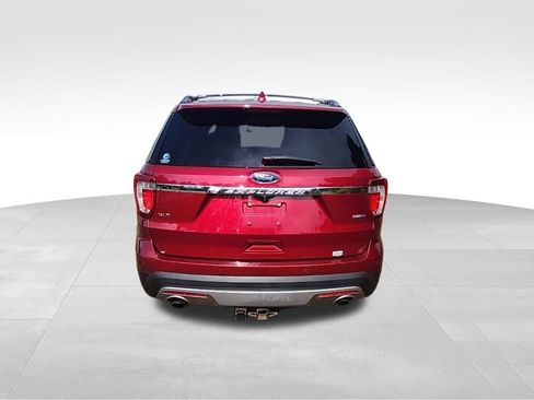 Used 2017 Ford Explorer XLT w/ Equipment Group 202A AWD/4WD image 28