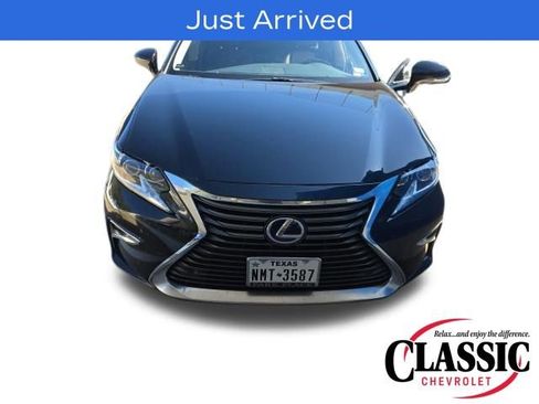 Used 2018 Lexus ES 300h w/ Luxury Package image 11
